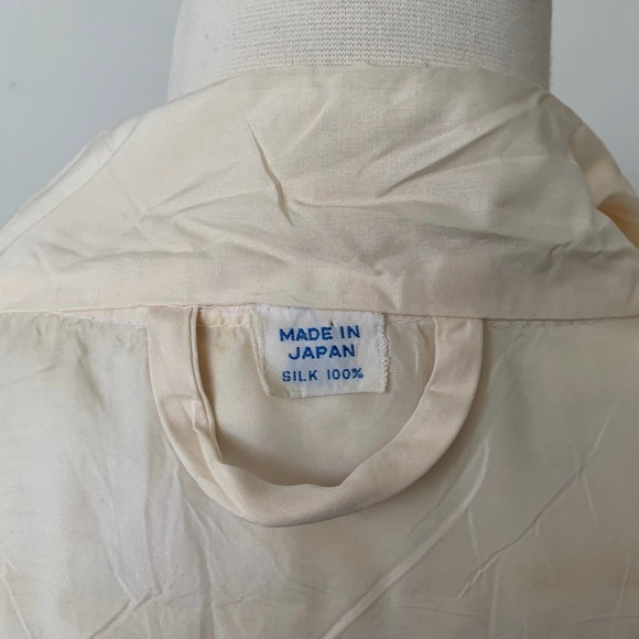 Vintage Silk Japanese Kimono 1970’s Embroidered White and Gold Silk Robe - Picture 6 of 10